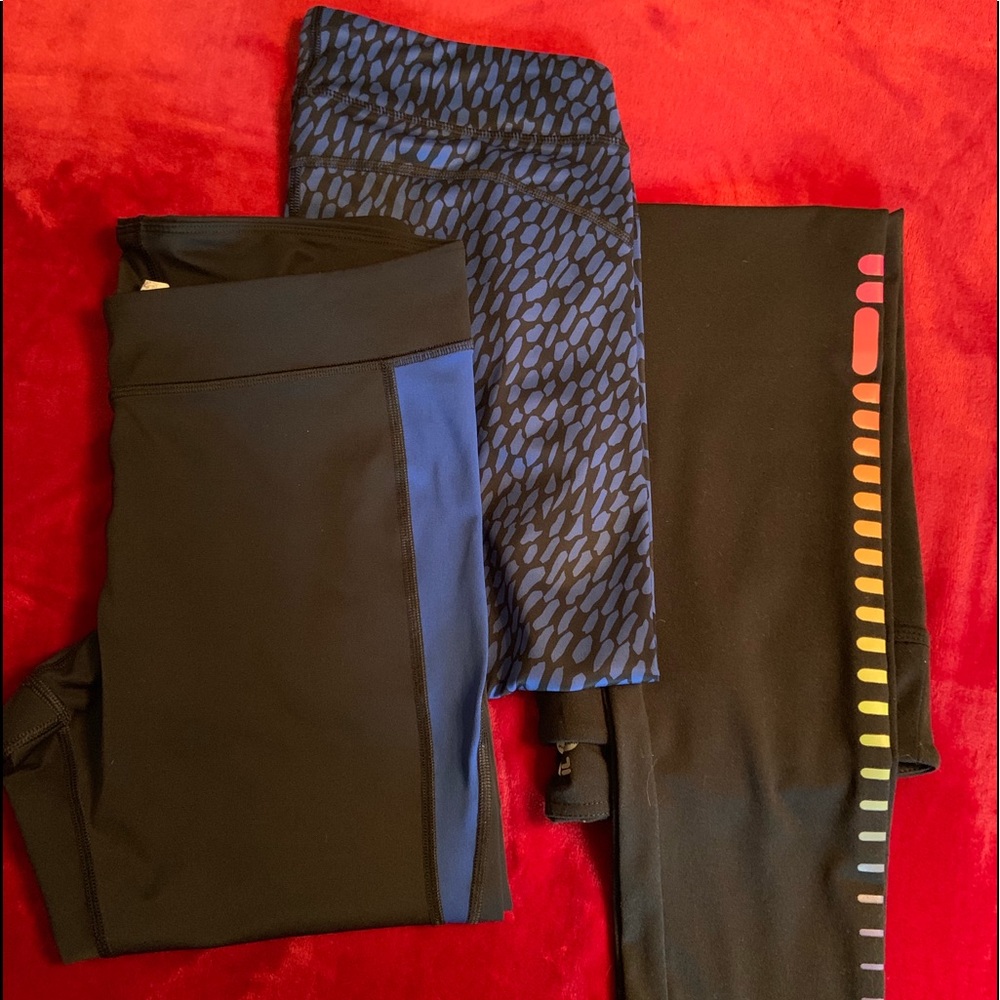 💙 Two Pairs of Under Armour Capris 💙